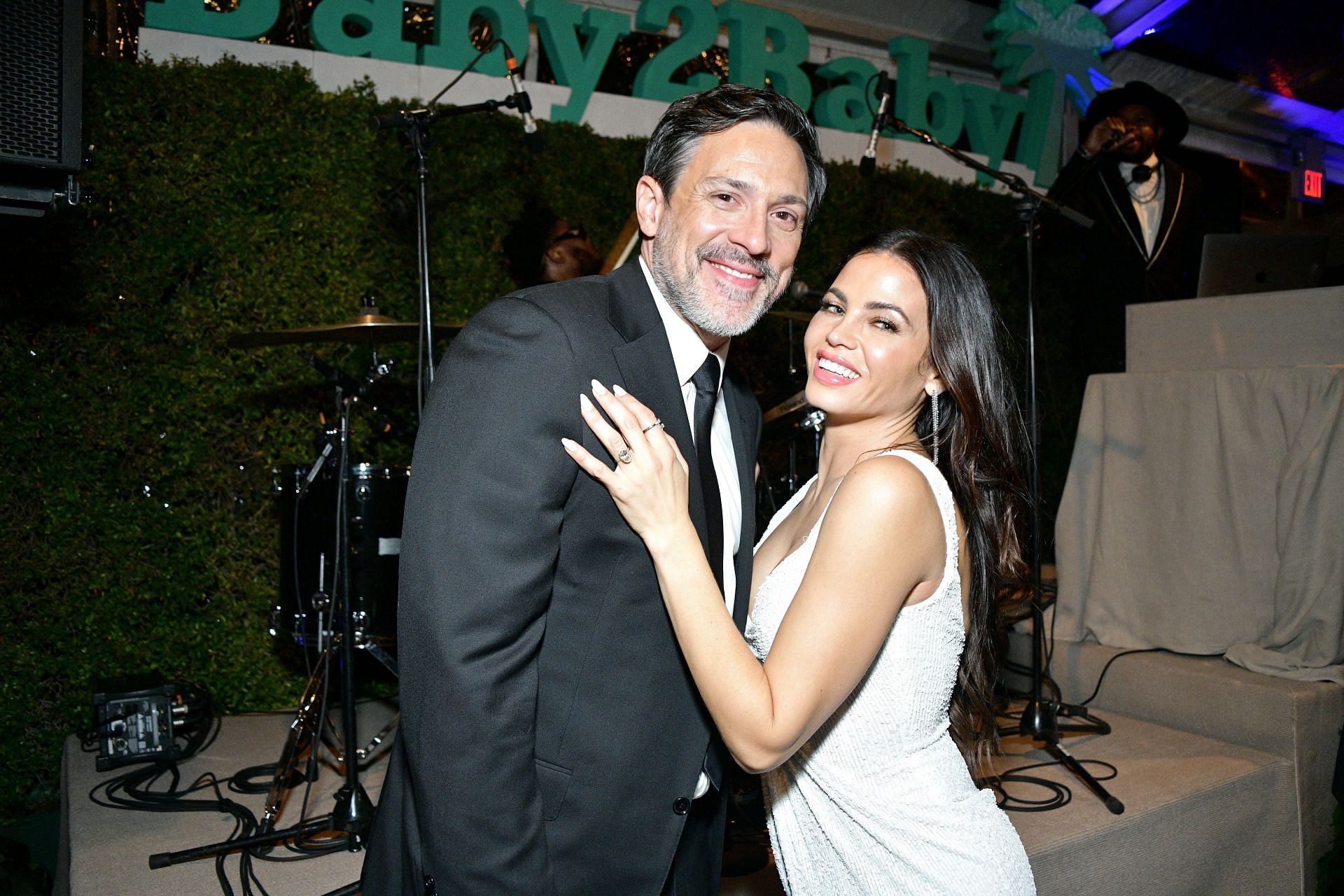 Steve Kazee (Jason) and Jenna Dewan (Bailey) (Image via Getty)