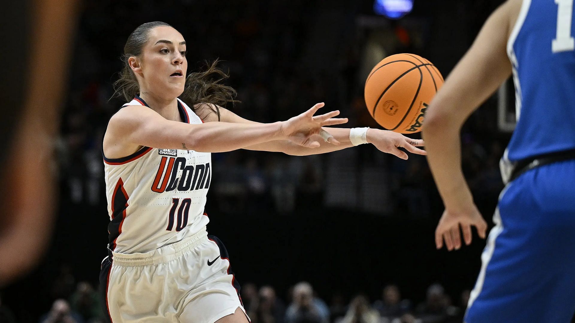 Nika Muhl drops 5-word reaction to emotional UConn return. (Photo: IMAGN)