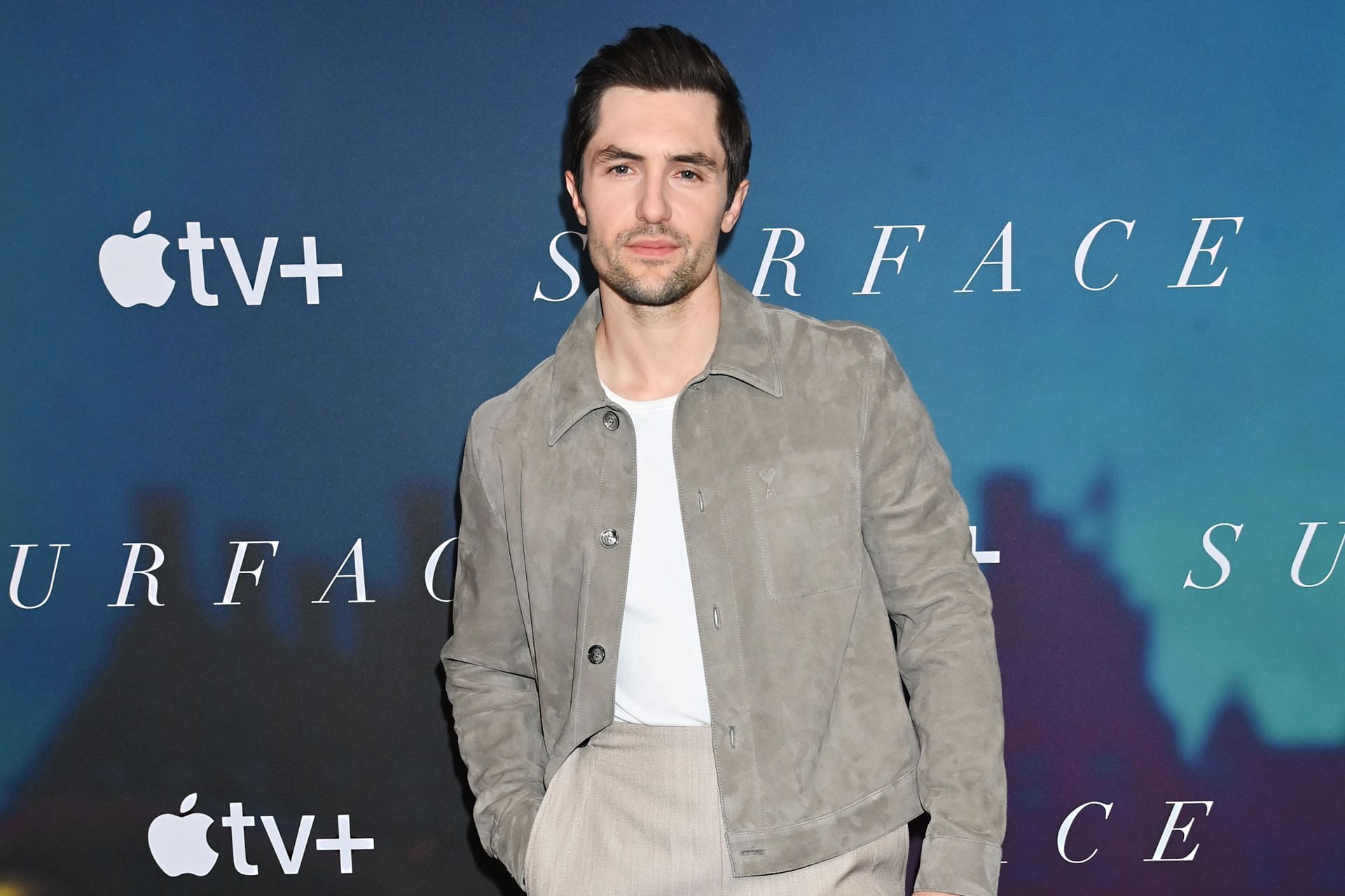 Phil Dunster attends the photocall for Surface season 2 (Image via Getty)