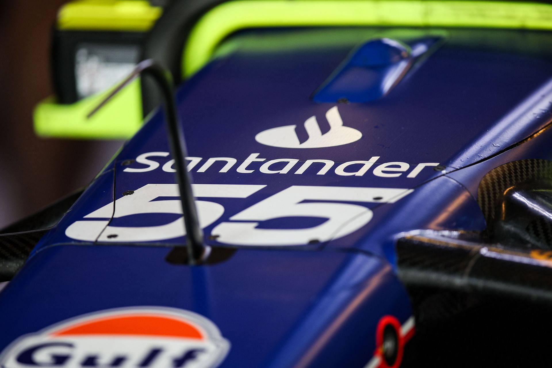 Carlos Sainz&#039;s Williams with the Santander branding at the 2024 F1 testing in Abu Dhabi - Source: Getty