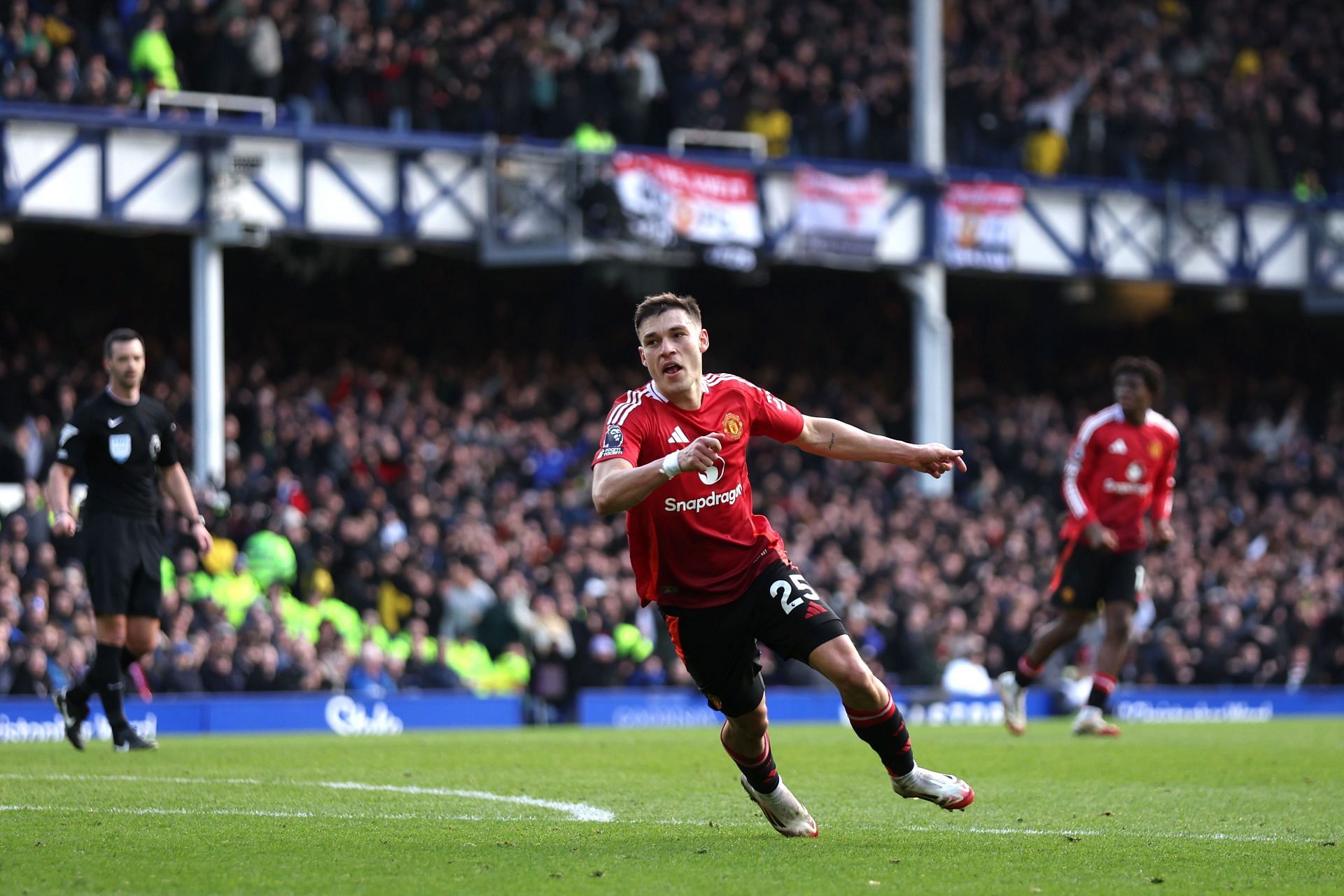 Everton FC v Manchester United FC - Premier League - Source: Getty