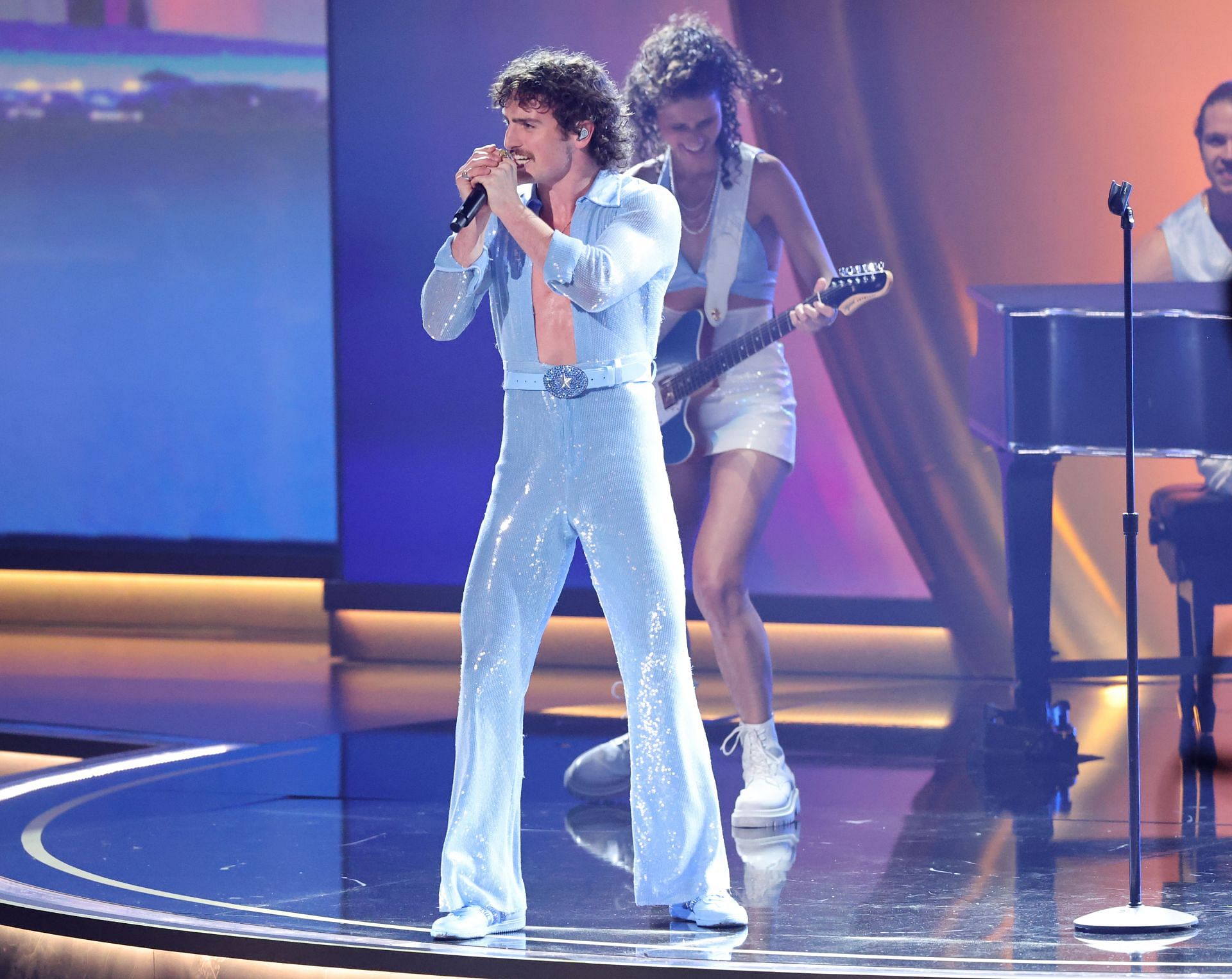 At the 67th GRAMMY Awards (Image via Getty)