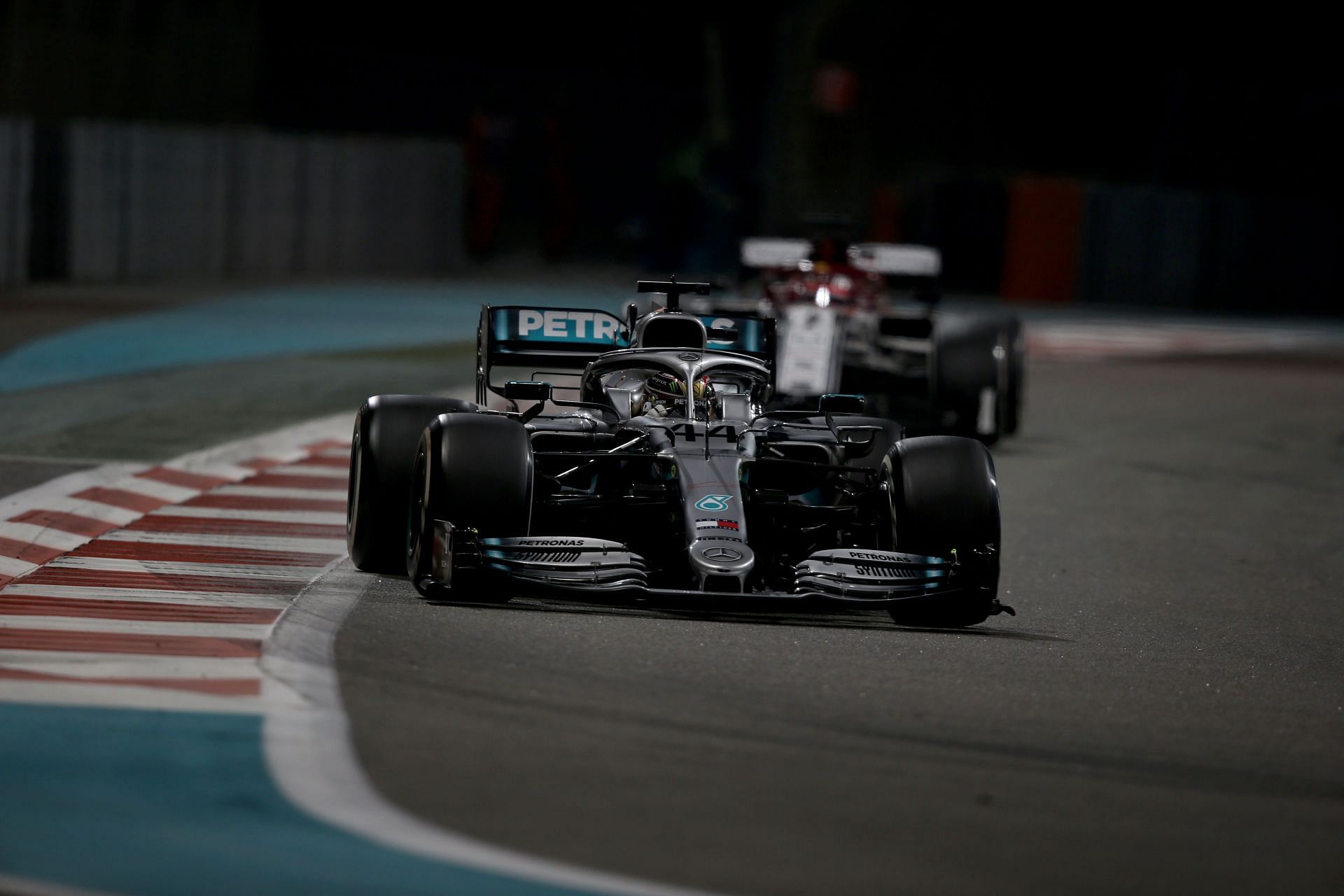 Lewis Hamilton (44) during the F1 Grand Prix of Abu Dhabi where he achieved his sixth Grand Chelem - Source: Getty