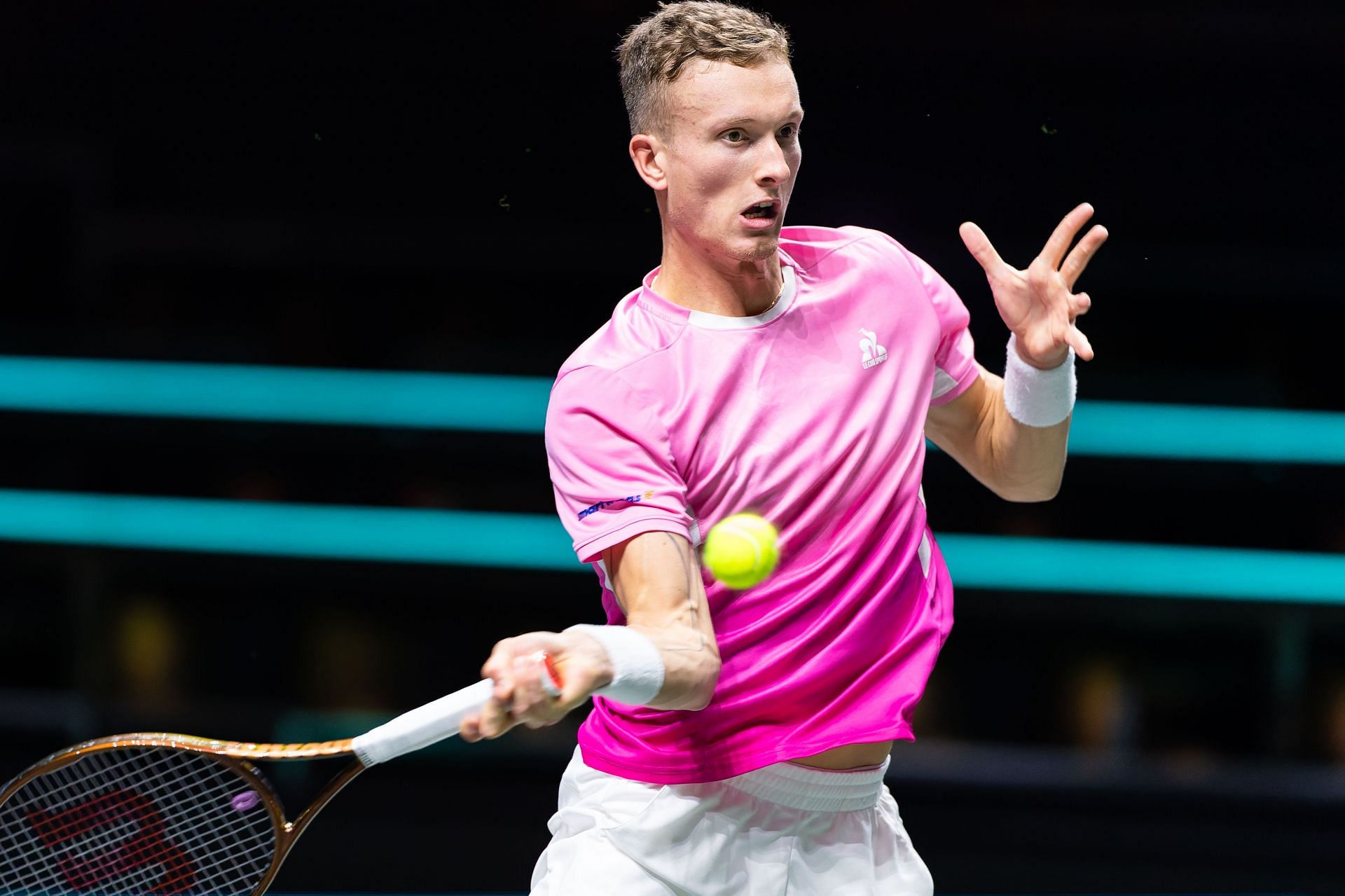 Jiri Lehecka hits a forehand (Source: Getty)