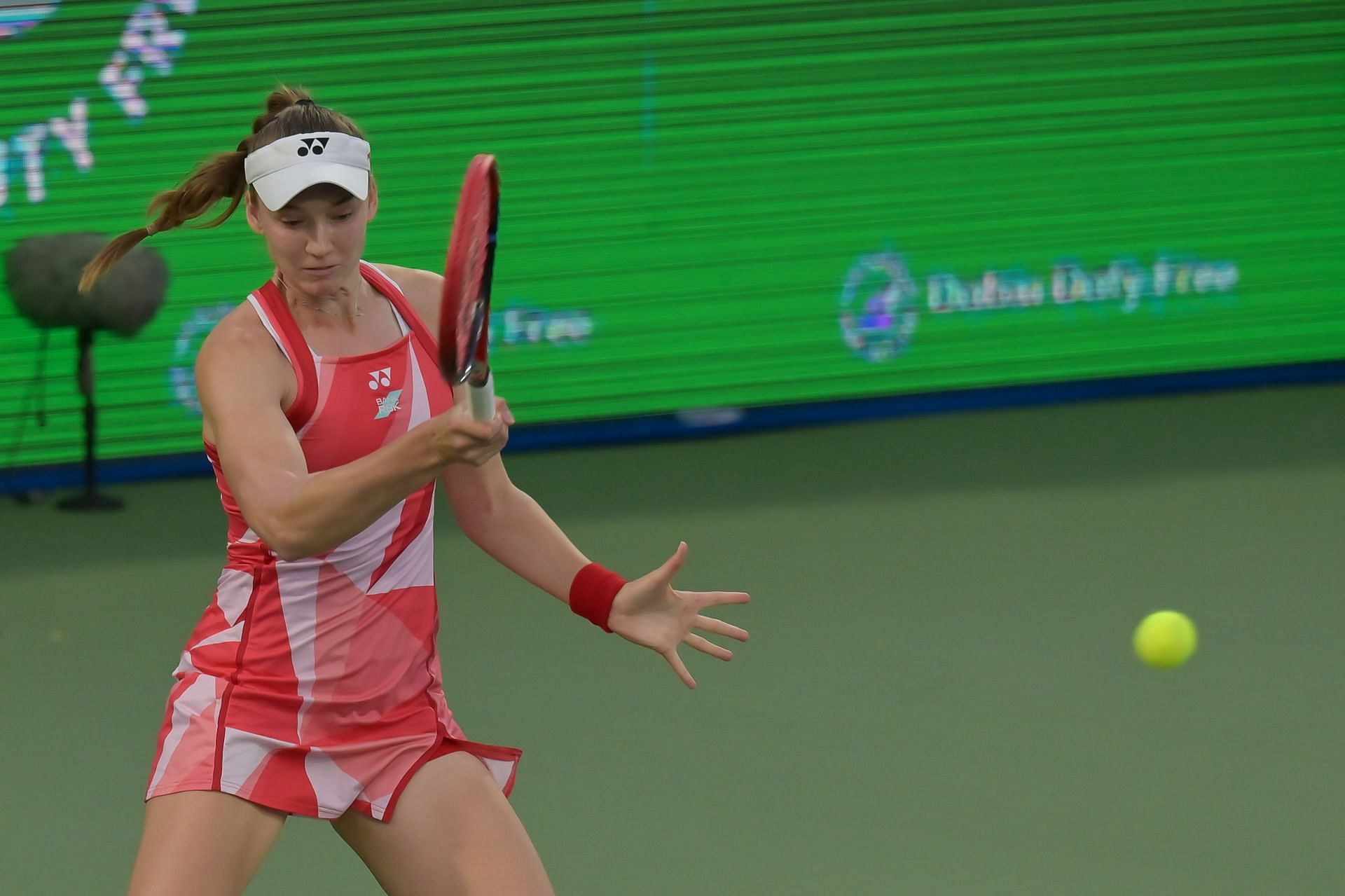 Elena Rybakina in action at the Dubai Duty Free Tennis Championships (Image Source: Getty)