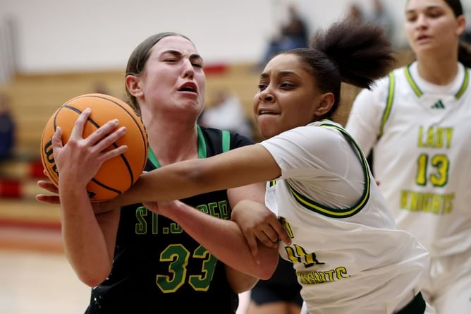 WATCH: Ontario Christian's Kaleena Smith overpowers No. 3 recruit Jerzy Robinson & Sierra Canyon in a 62-52 win