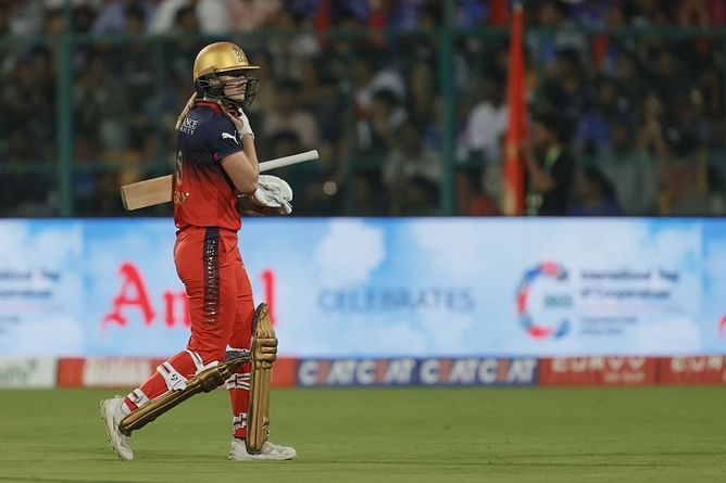 Ellyse Perry departs for a 4-ball duck during RCB vs GG WPL 2025 clash [Watch]