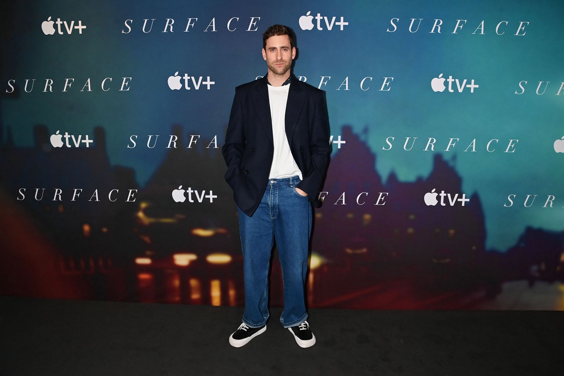 Oliver Jackson-Cohen attends the photocall for Surface season 2 (Image via Getty)