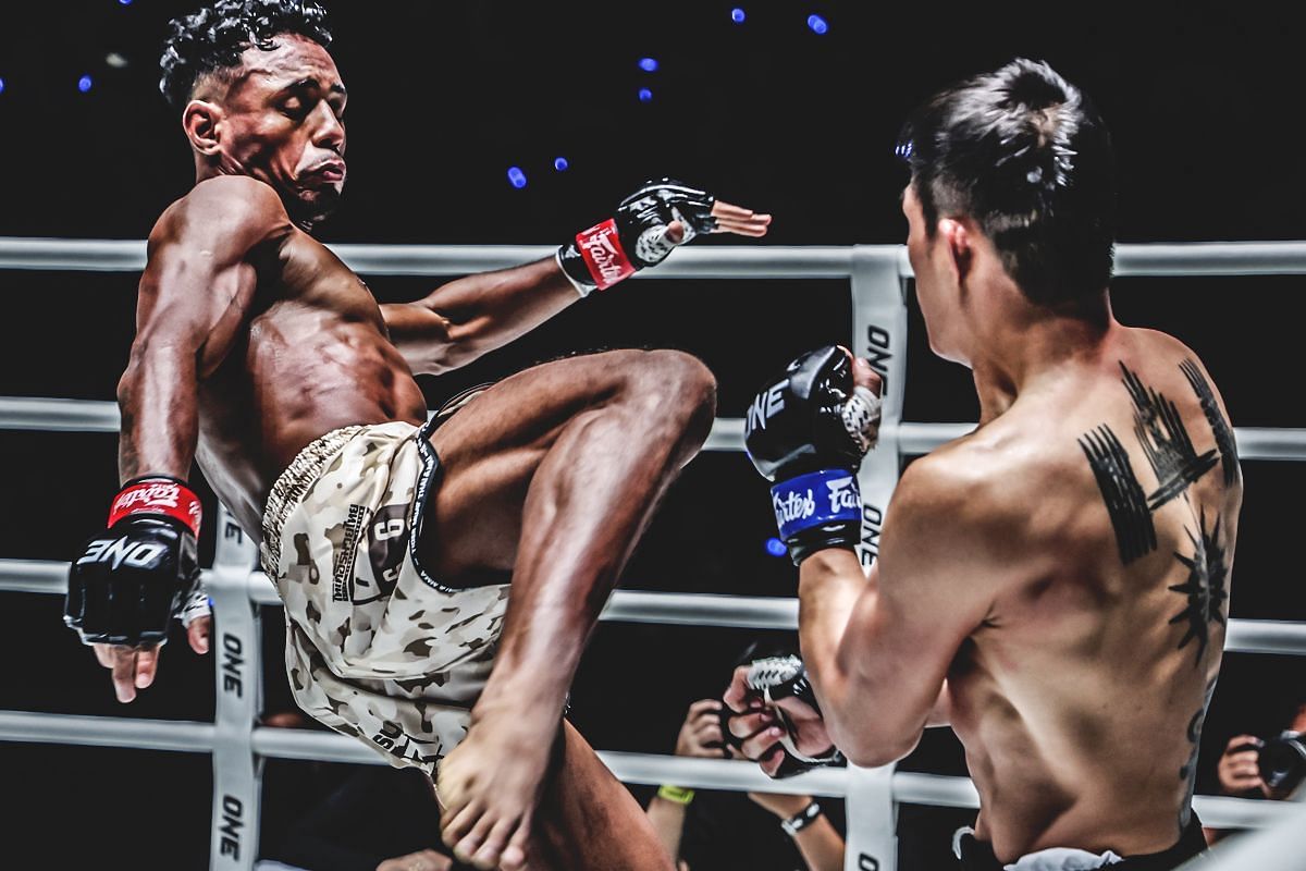 Felipe Lobo (left) relieved to end rivalry with Saemapetch (right)