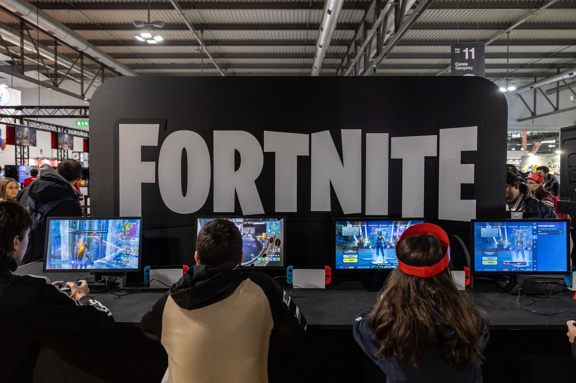 "Take notes, Call of Duty": CouRageJD, SypherPK, and other streamers react to Fortnite banning and forcing FNCS cheater to apologize