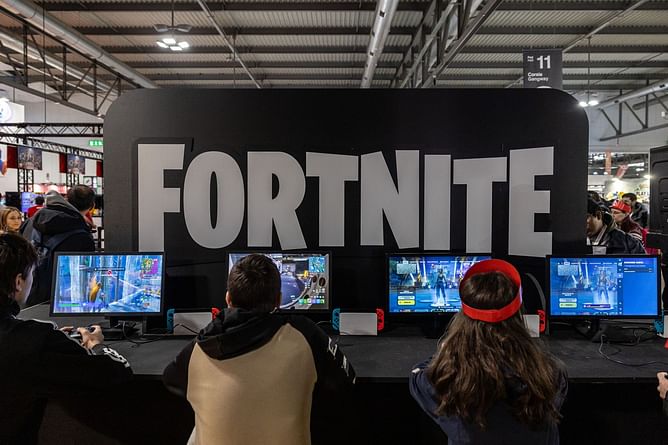 "Take notes, Call of Duty": CouRageJD, SypherPK, and other streamers react to Fortnite banning and forcing FNCS cheater to apologize