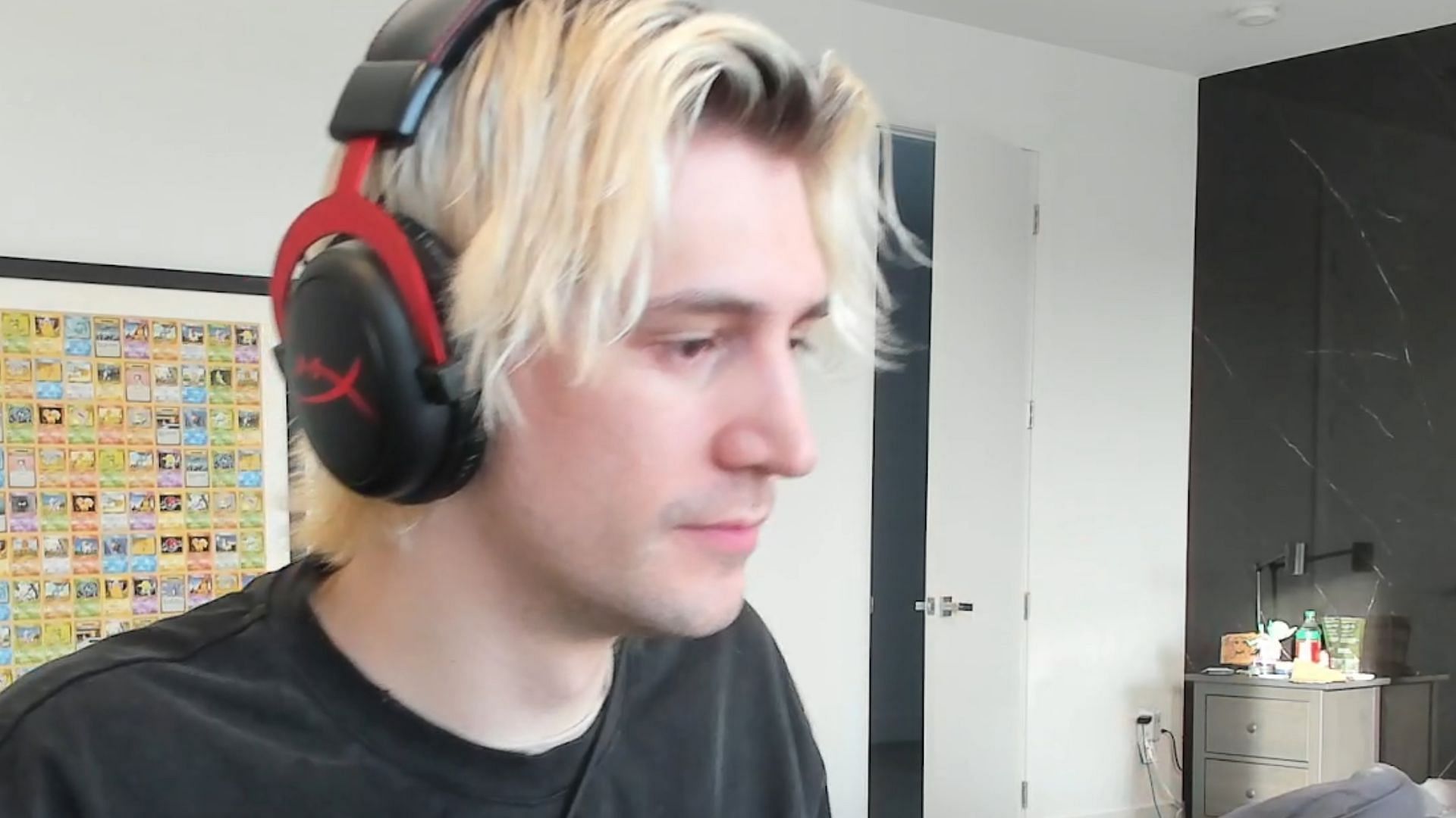 xQc recently suggested that Asmongold and HasanAbi should partake in a debate to settle their feud (Image via xQc/Twitch)