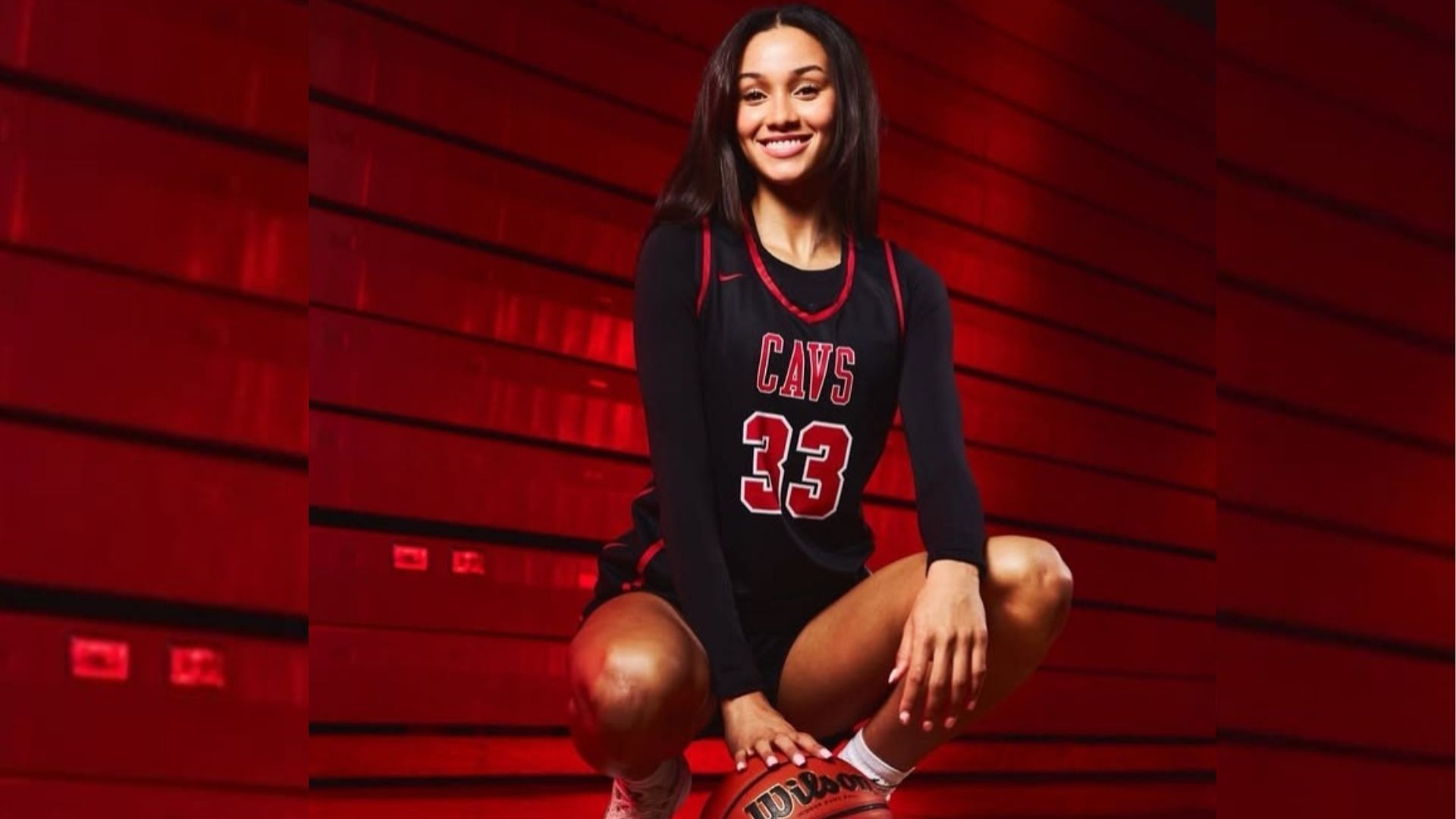 Five-star prospect Jazzy Davidson on team photoshoot with the Clackamas Cavaliers. (Image via Instagram @jazzydavidson)