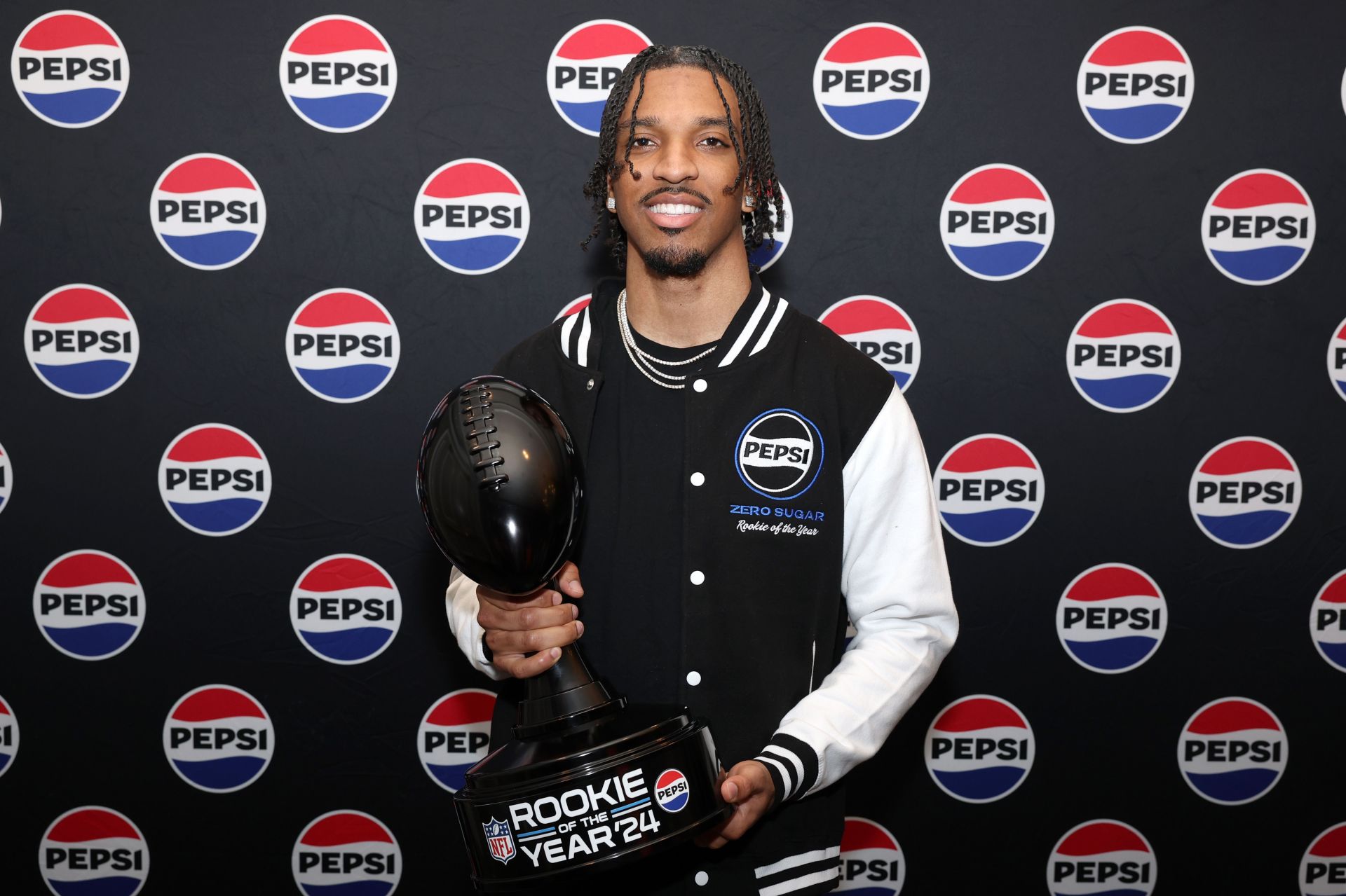 Jayden Daniels' mom drops 1-word reaction as Commanders QB wins Offensive Rookie of the Year award