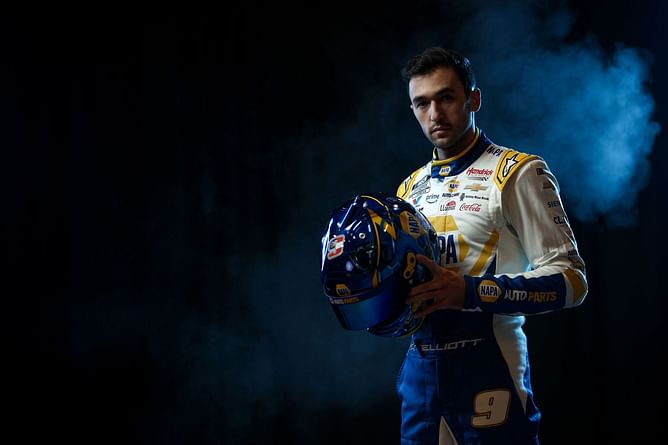 NASCAR favorite Chase Elliott flies to Super Bowl LIX in his $1,800,000 private jet