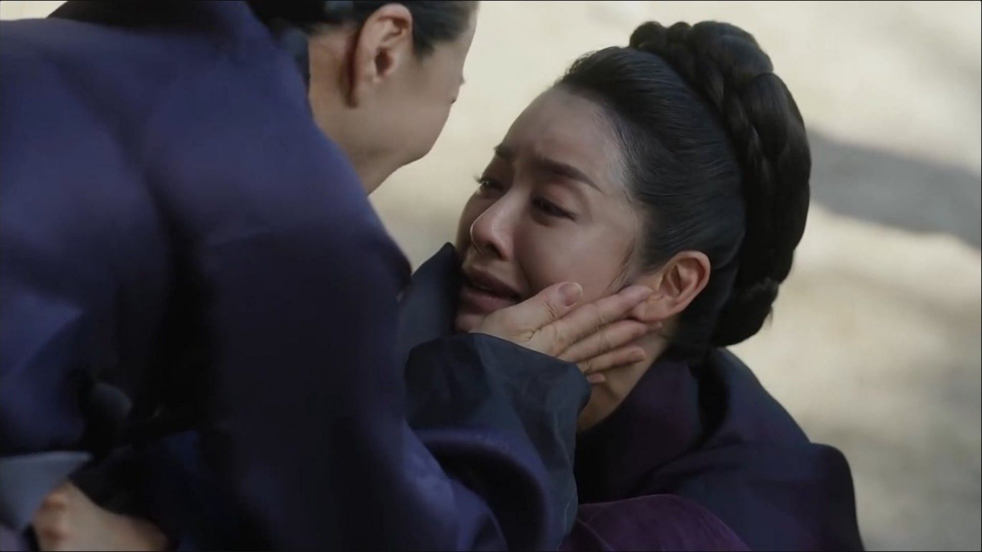 A still from The Queen Who Crowns (Image via Viki)