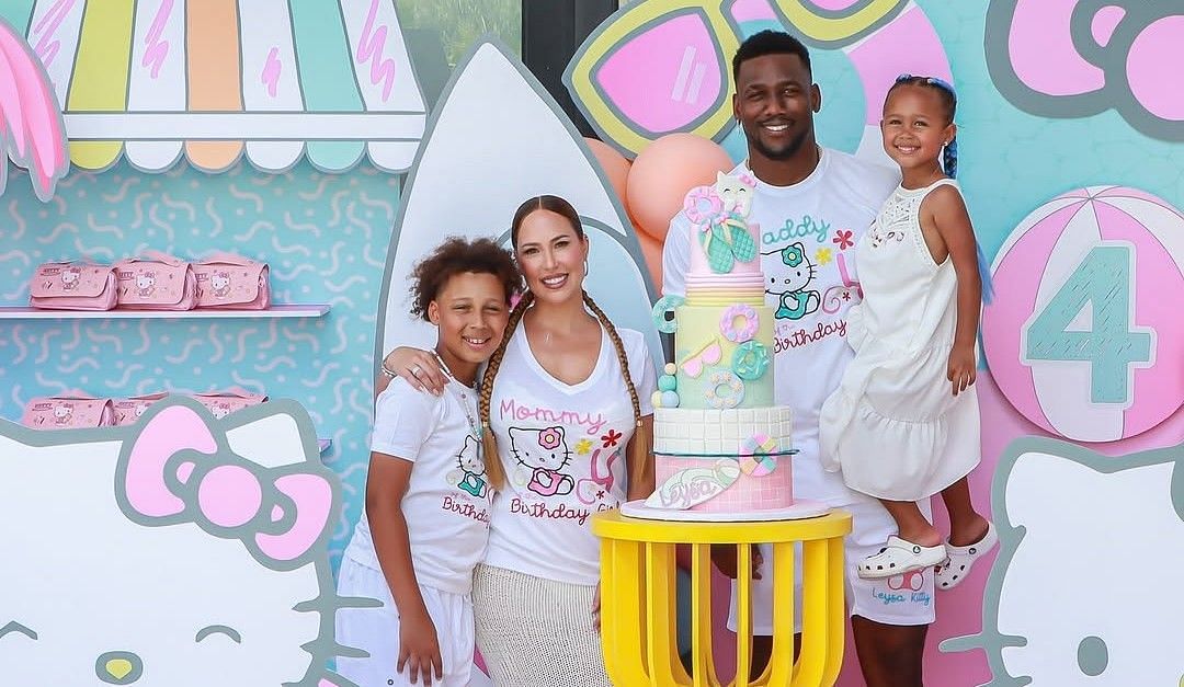 Jorge Sole&shy;r with his wife Leydis Soler and kids