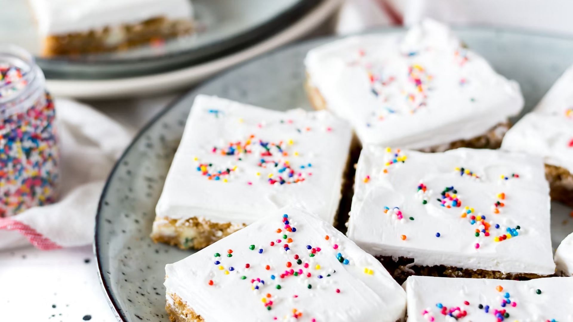 Sugar Cookie Bars can be customized with colorful frosting and sprinkles (Image via Unsplash)