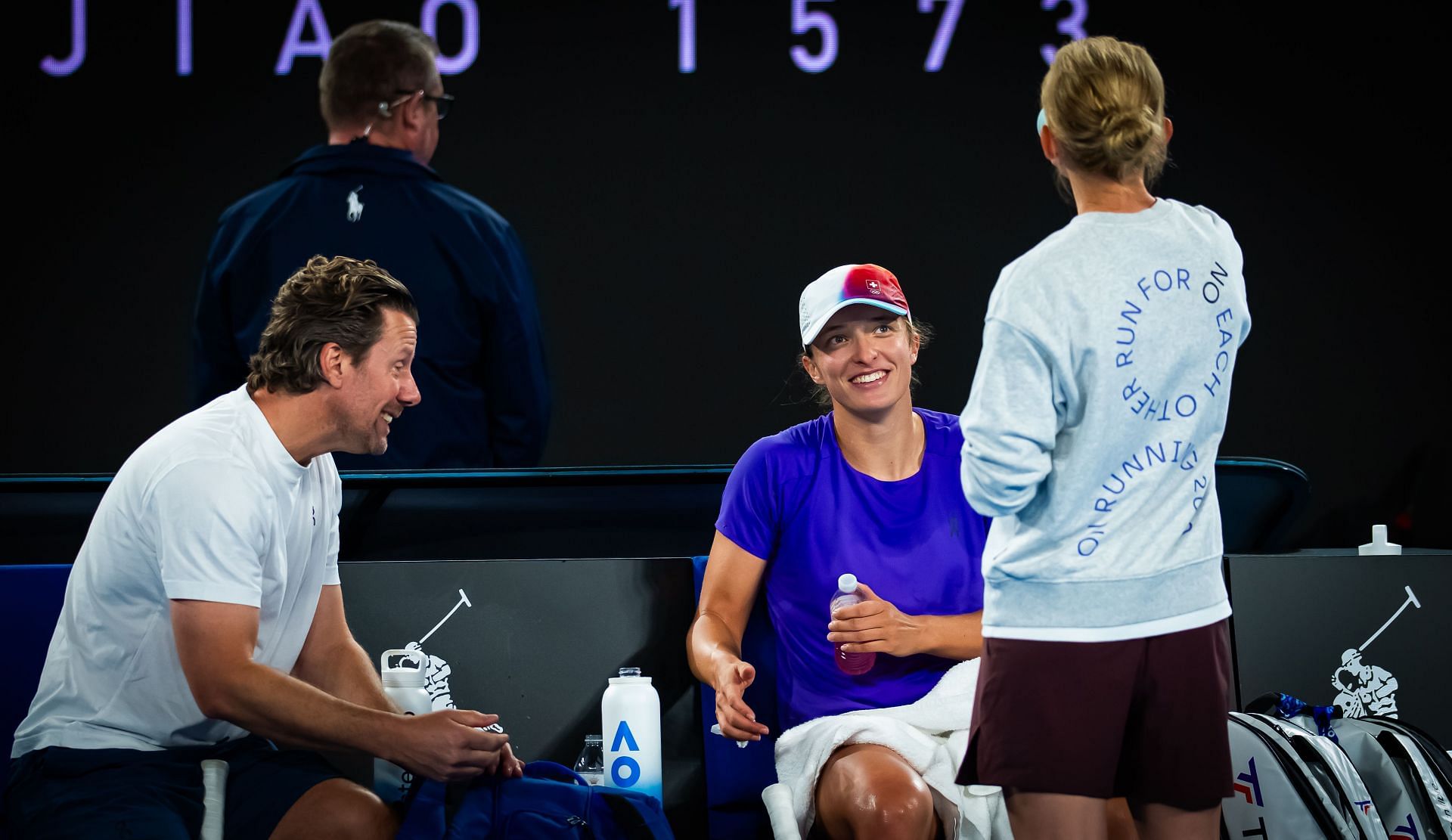 Iga Swiatek with Wim Fisette and Daria Abramowicz at the Australian Open (Image Source: Getty)