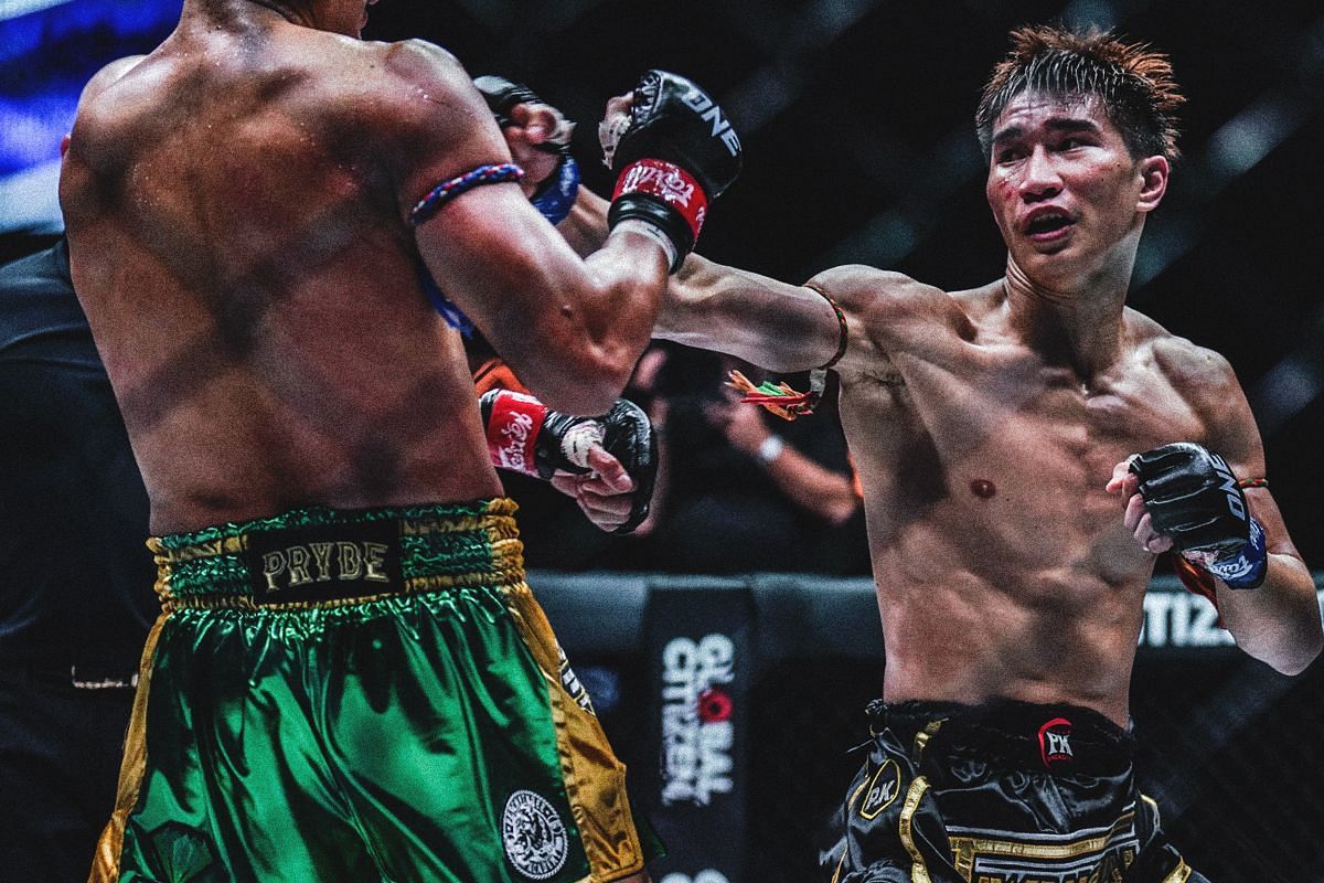 Tawanchai fighting Petchmorakot in September 2022. [Photo via: ONE Championship]