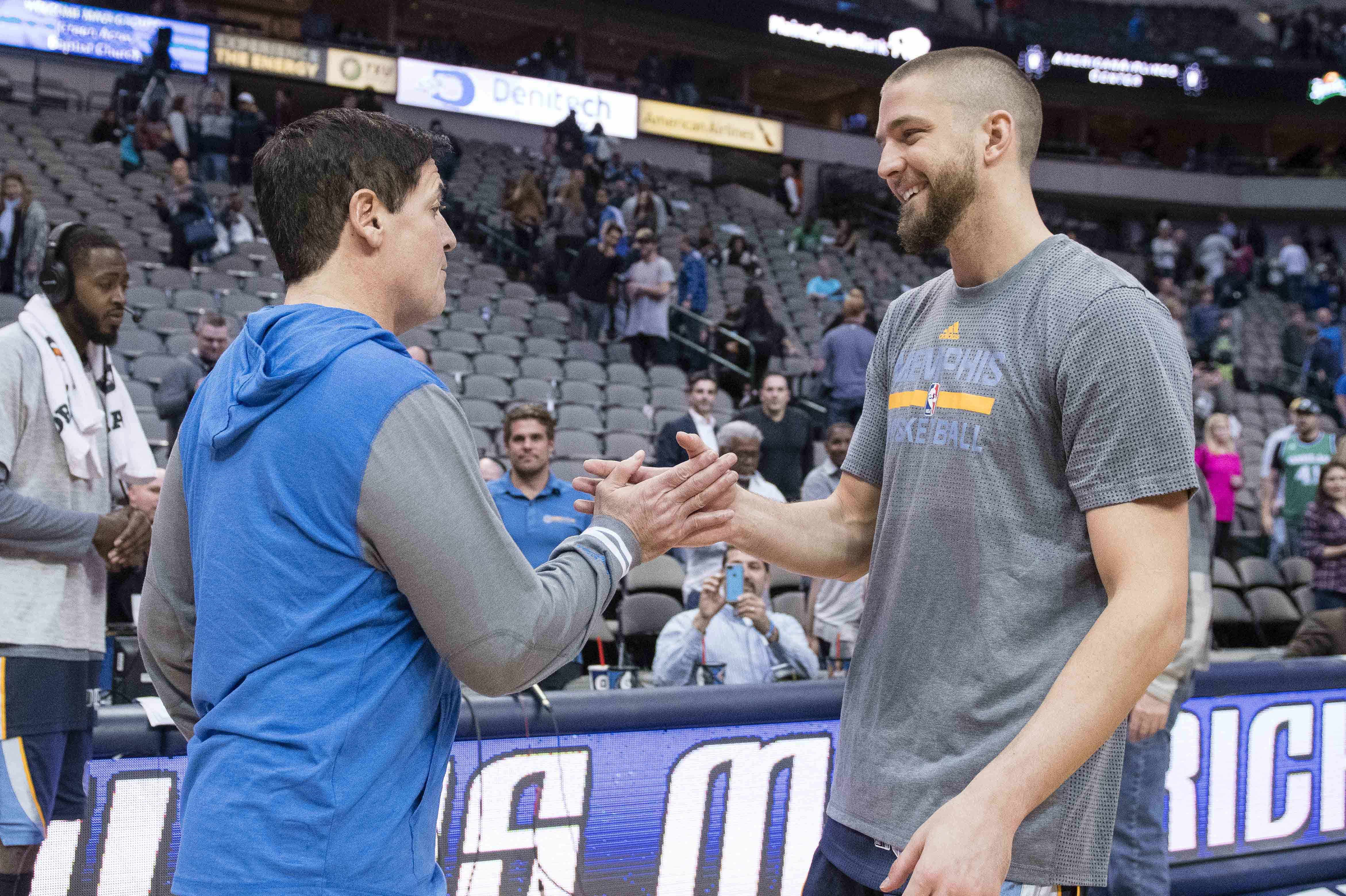 Mark Cuban and Chandler Parsons. (Credits: IMAGN)