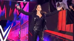 3-time WWE champion sends emotional message to Stephanie McMahon after Royal Rumble return