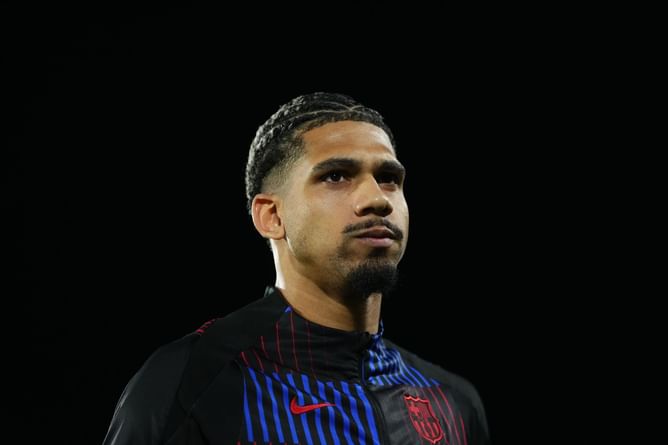 “Shows you the ball, then hides it” - Ronald Araujo names Barcelona teammate who is toughest to face in training