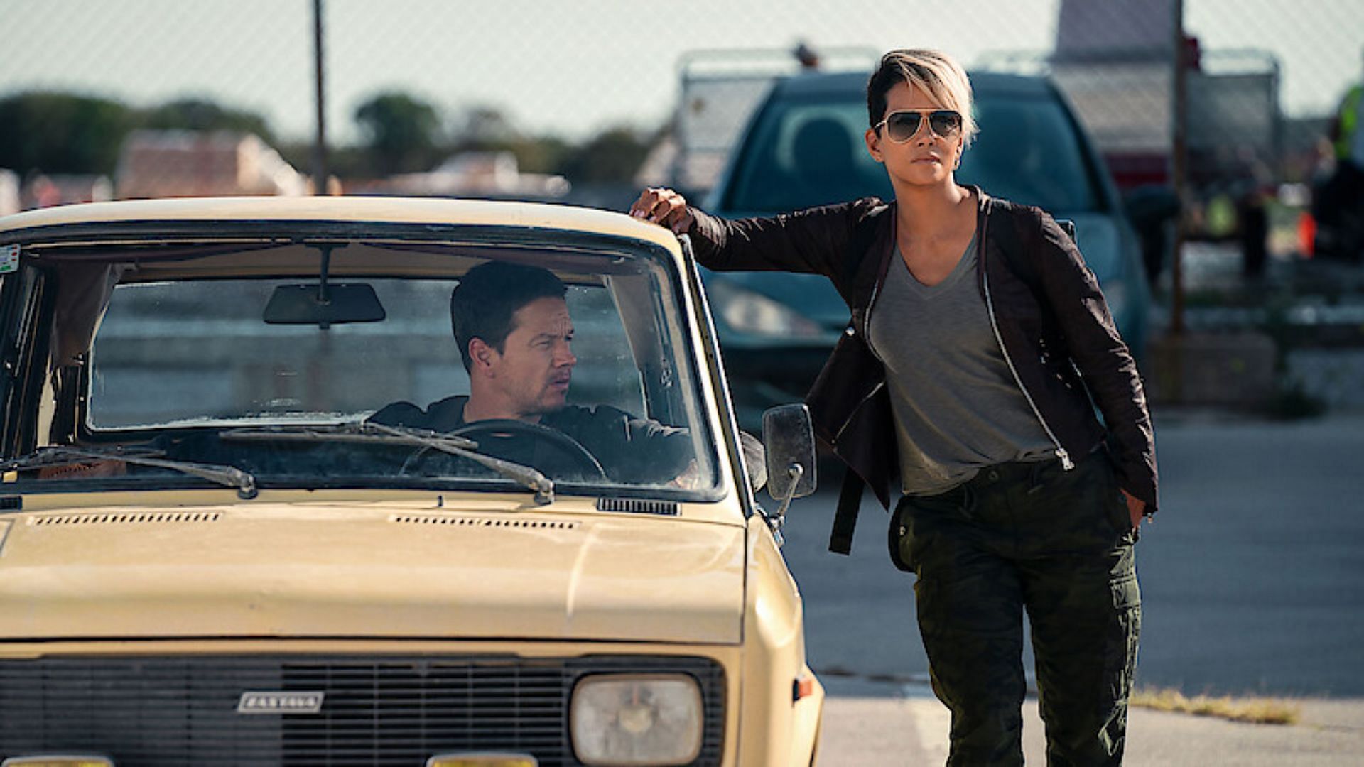 Mark Wahlberg and Halle Berry have great chemistry in this action comedy (Image via Netflix)