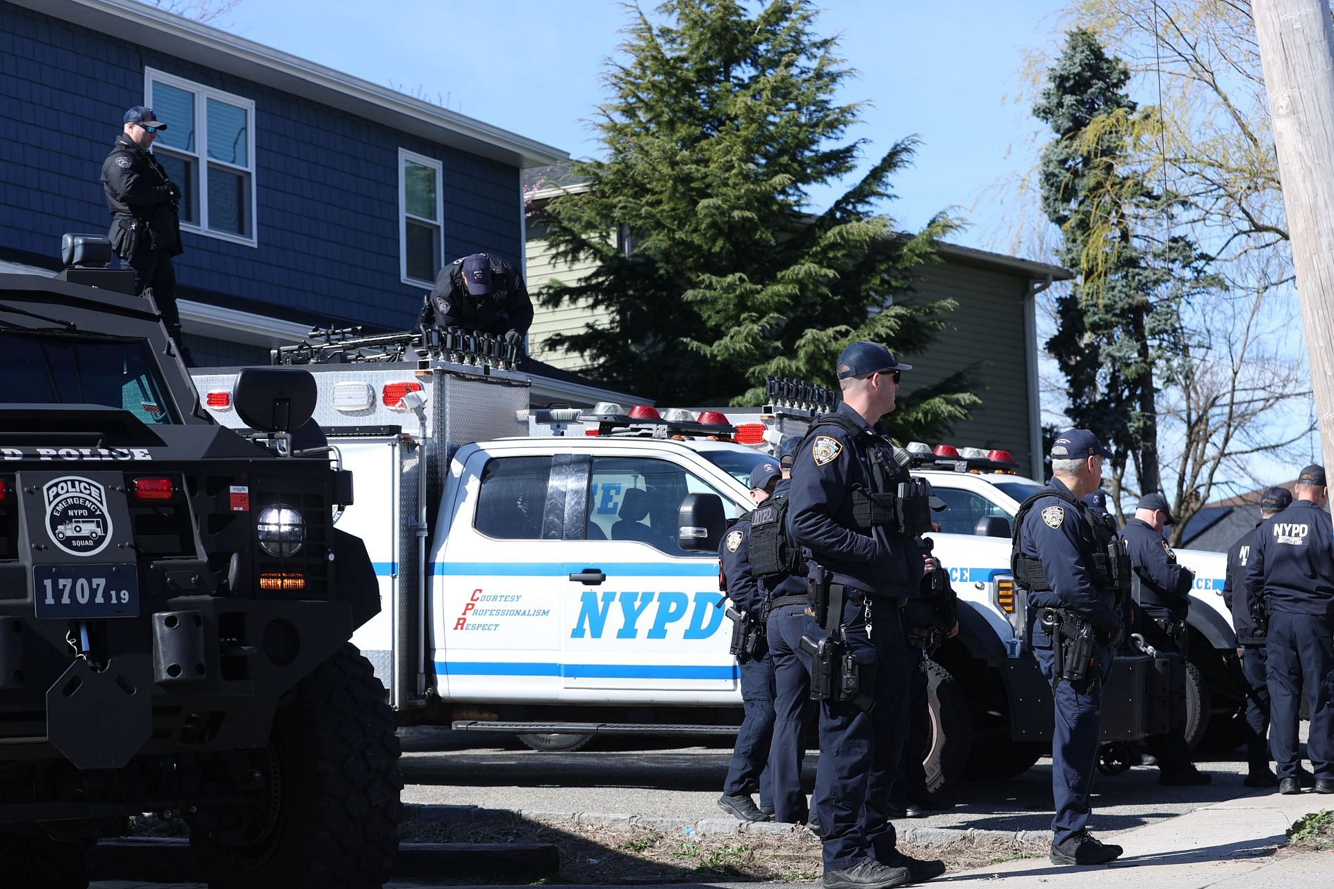 Thousands of police gather for slain NYPD Officer Jonathan Diller