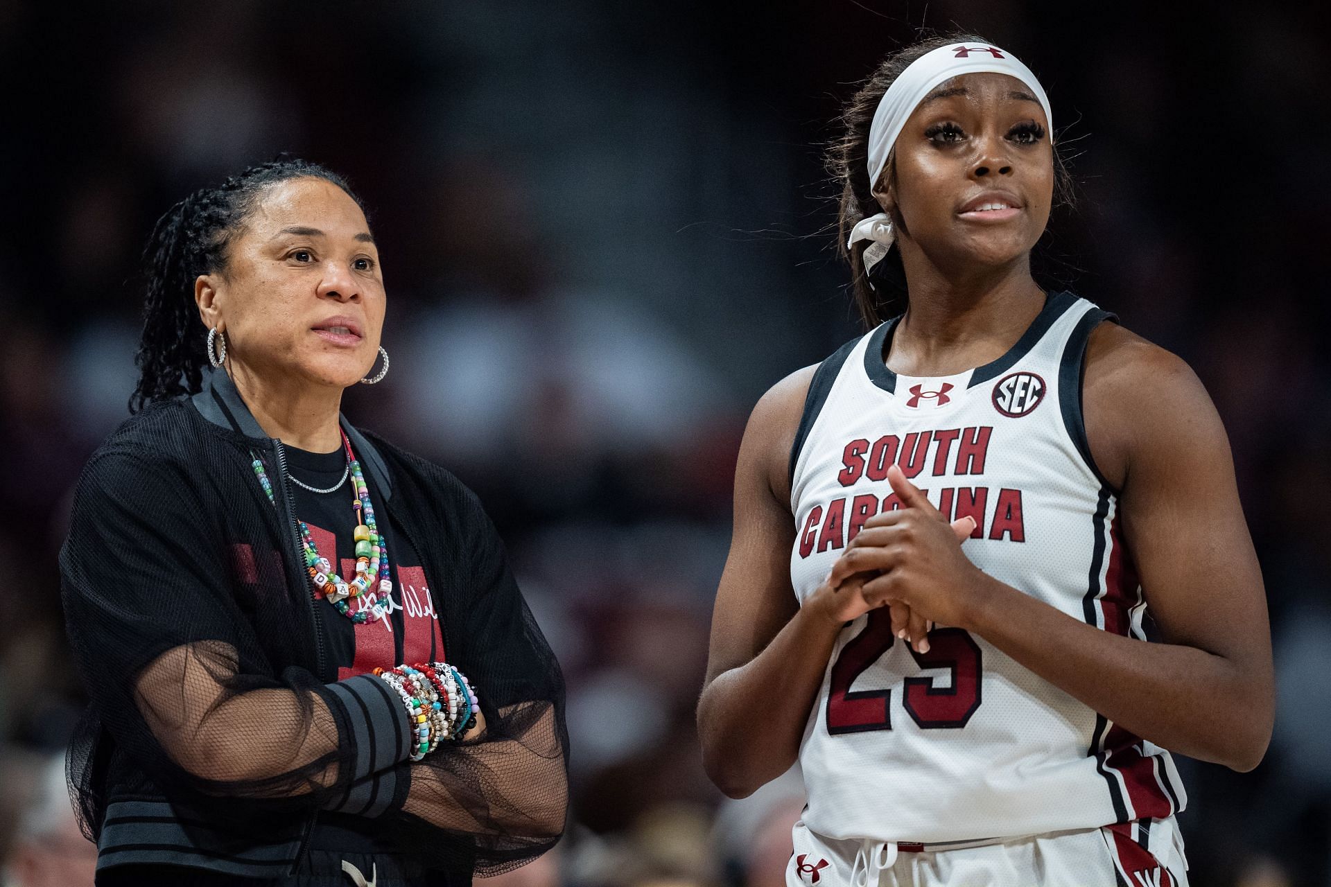 Head coach Dawn Staley of the South Carolina Gamecocks talks with Raven Johnson (#25) during their game against the Auburn Tigers at Colonial Life Arena. Photo: Getty