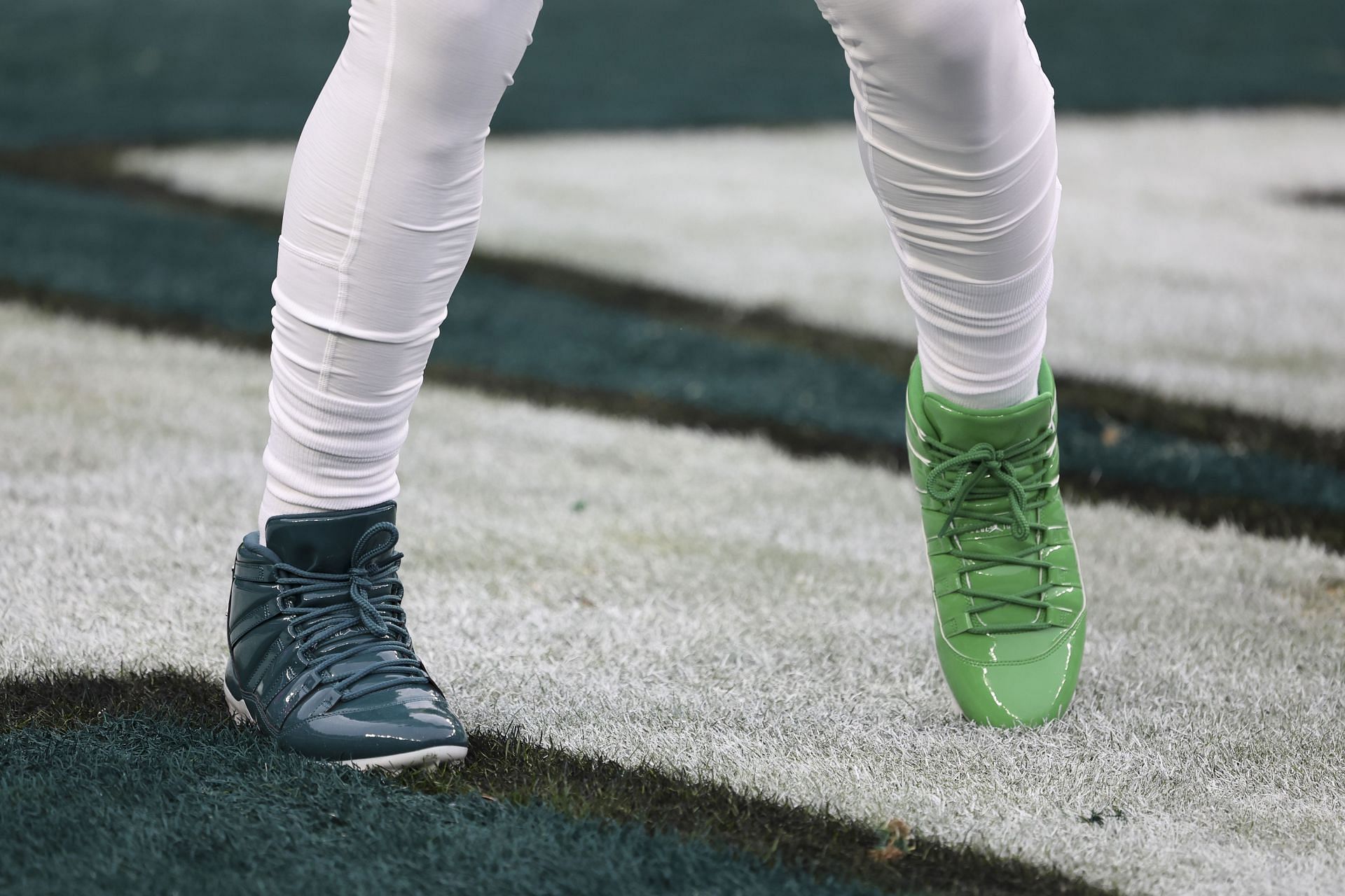 Jalen Hurts&#039; cleats vs. Pittsburgh Steelers for Philadelphia Eagles - Source: Getty