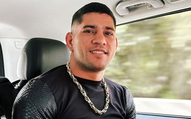 "I cried" - Alex Pereira shares inspirational message after meeting fan who beat cancer, recalls shaving his head during previous visit
