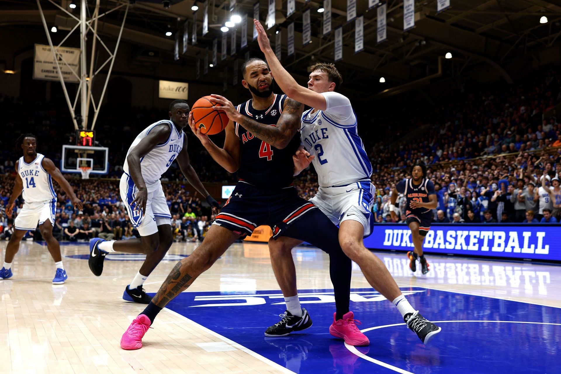 : Johni Broome #4 of the Auburn Tigers moves the ball against Cooper Flagg #2 of the Duke Blue Devils at Cameron Indoor Stadium - Source: Getty