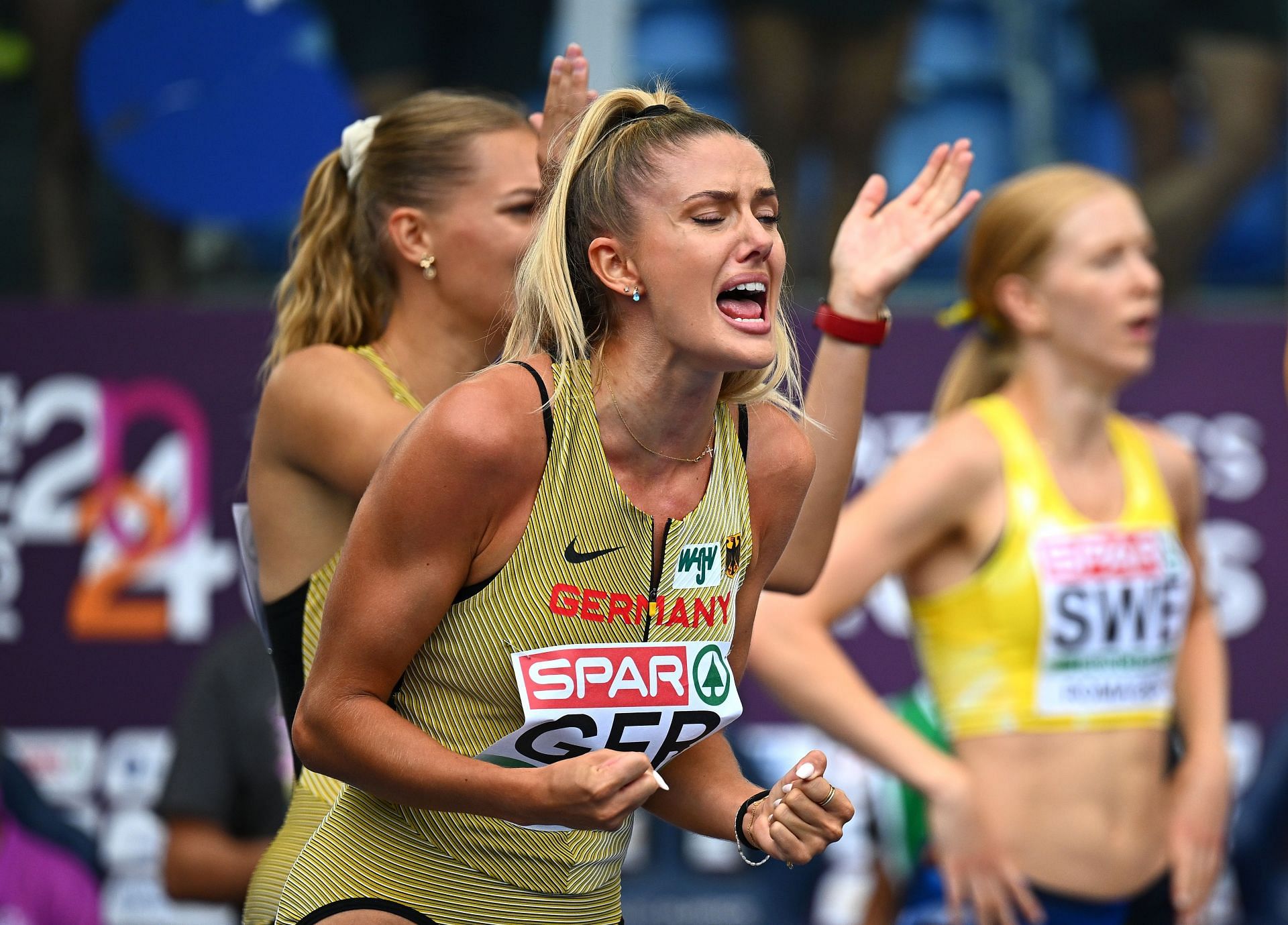 Schmidt celebrates after winning the 4x400m relay heats with her teammates during the 2024 European Championships (Image via: Getty Images)