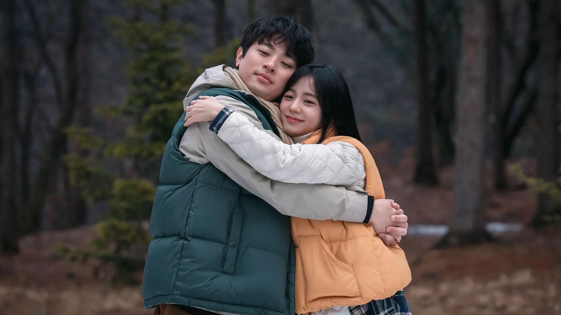 Jisoo and Jeong-min share a dynamic that blends romance and resilience (Image via Amazon Prime Video)