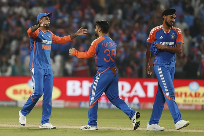 "There is no pitch where you can say that 1 fast bowler is enough" - Aakash Chopra questions India's playing XI in IND vs ENG 2025 4th T20I
