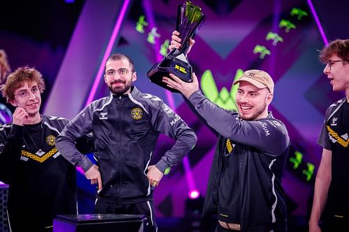 Derke with Sayf and the VCT EMEA Kickoff trophy (Image via Riot Games)