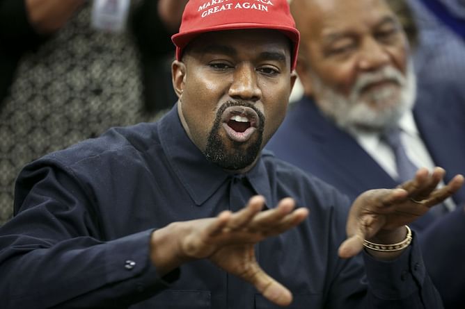 "Bro just doing literally whatever he wants" — Internet reacts to Kanye West stopping traffic so his wife Bianca Censori can do a photoshoot