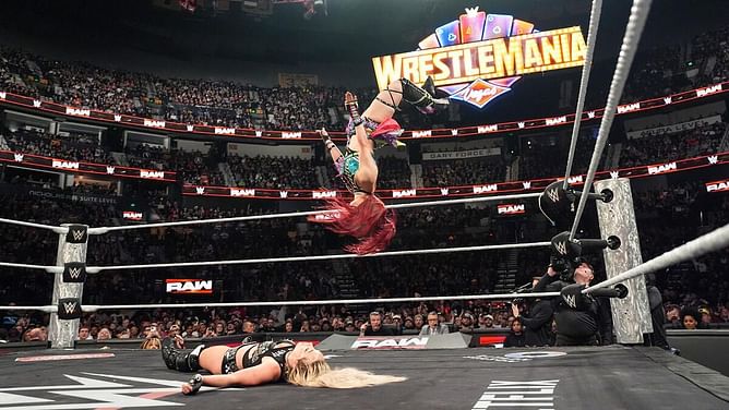 WWE Raw में लहूलुहान हुए पूर्व चैंपियन की चोट को लेकर बड़ा अपडेट, रिपोर्ट में खुलासा, एक्शन से होंगे दूर?