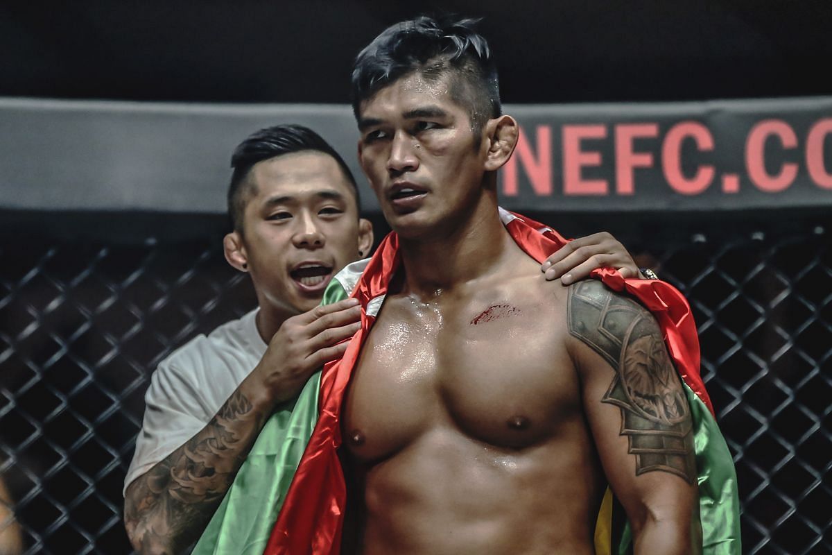 Martin Nguyen (behind), Aung La N Sang (front) [Photo via ONE Championship]