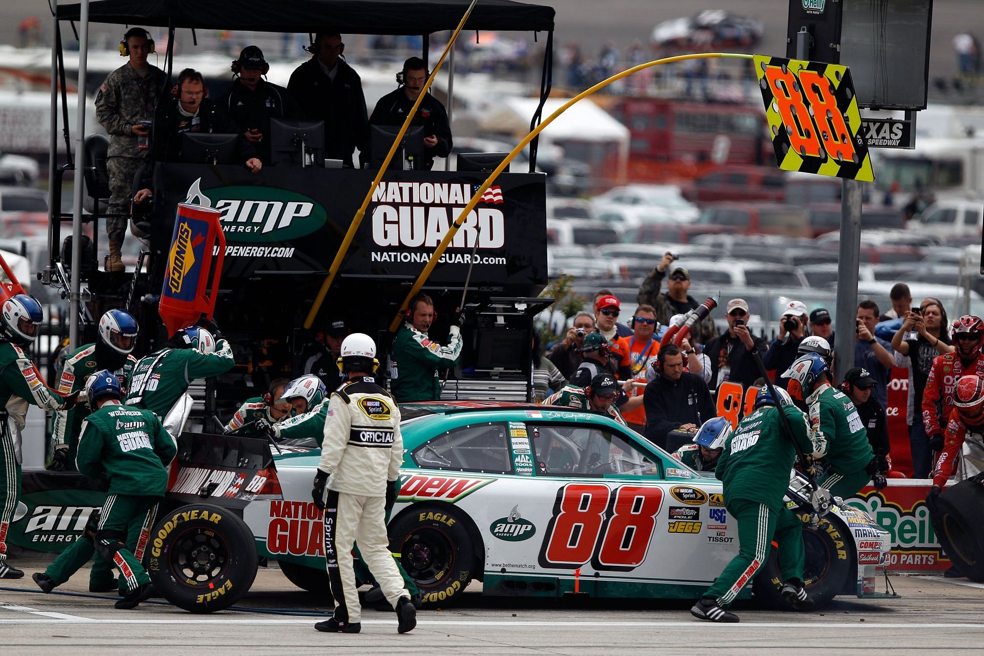 Dale Earnhardt Jr in his Hendrick Motorsports #88 in 2010 (Source: Getty Images)