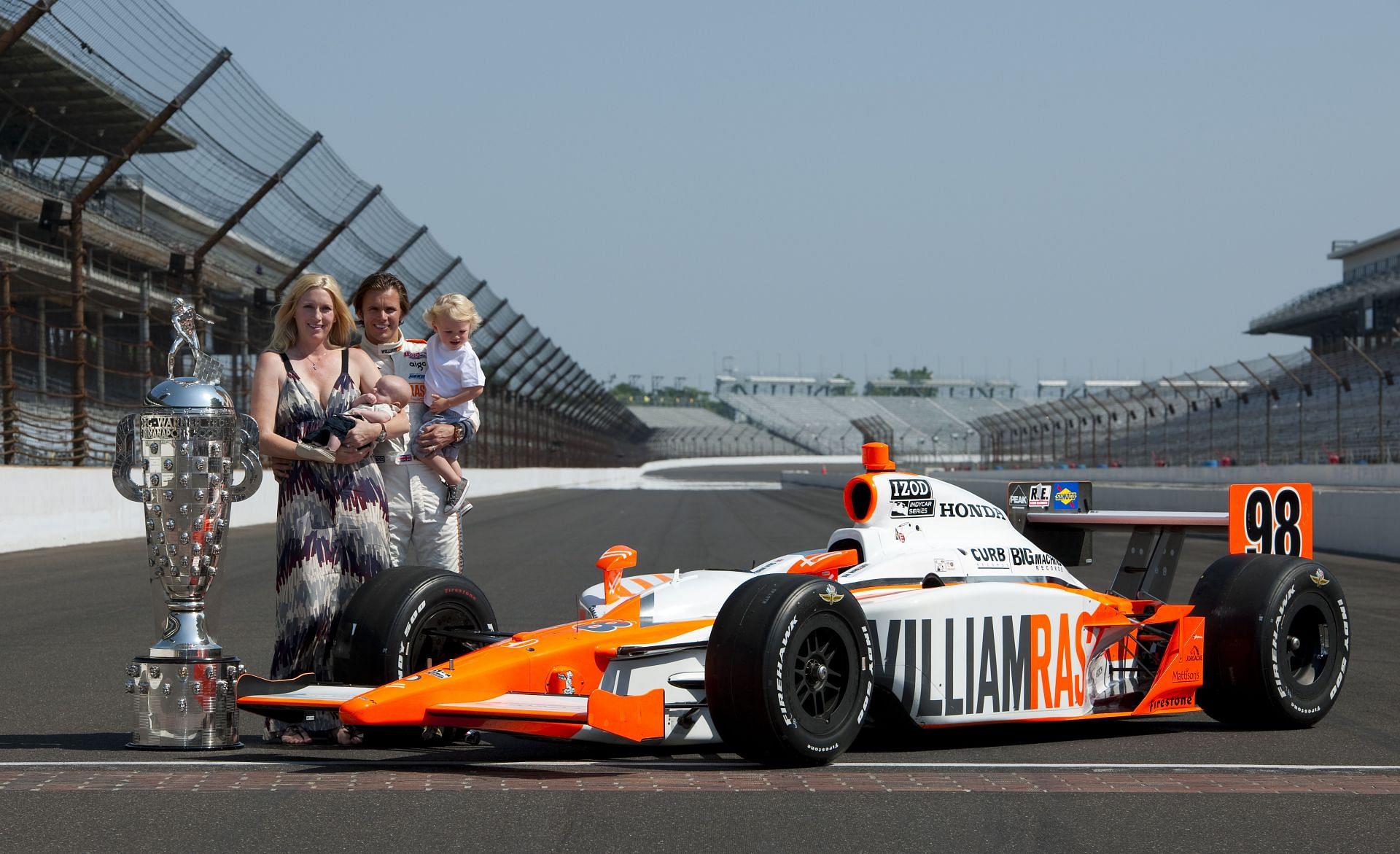 Dan Wheldon with his family at the Indianapolis 500 Champions Portrait Session, 2011 - Source: Getty