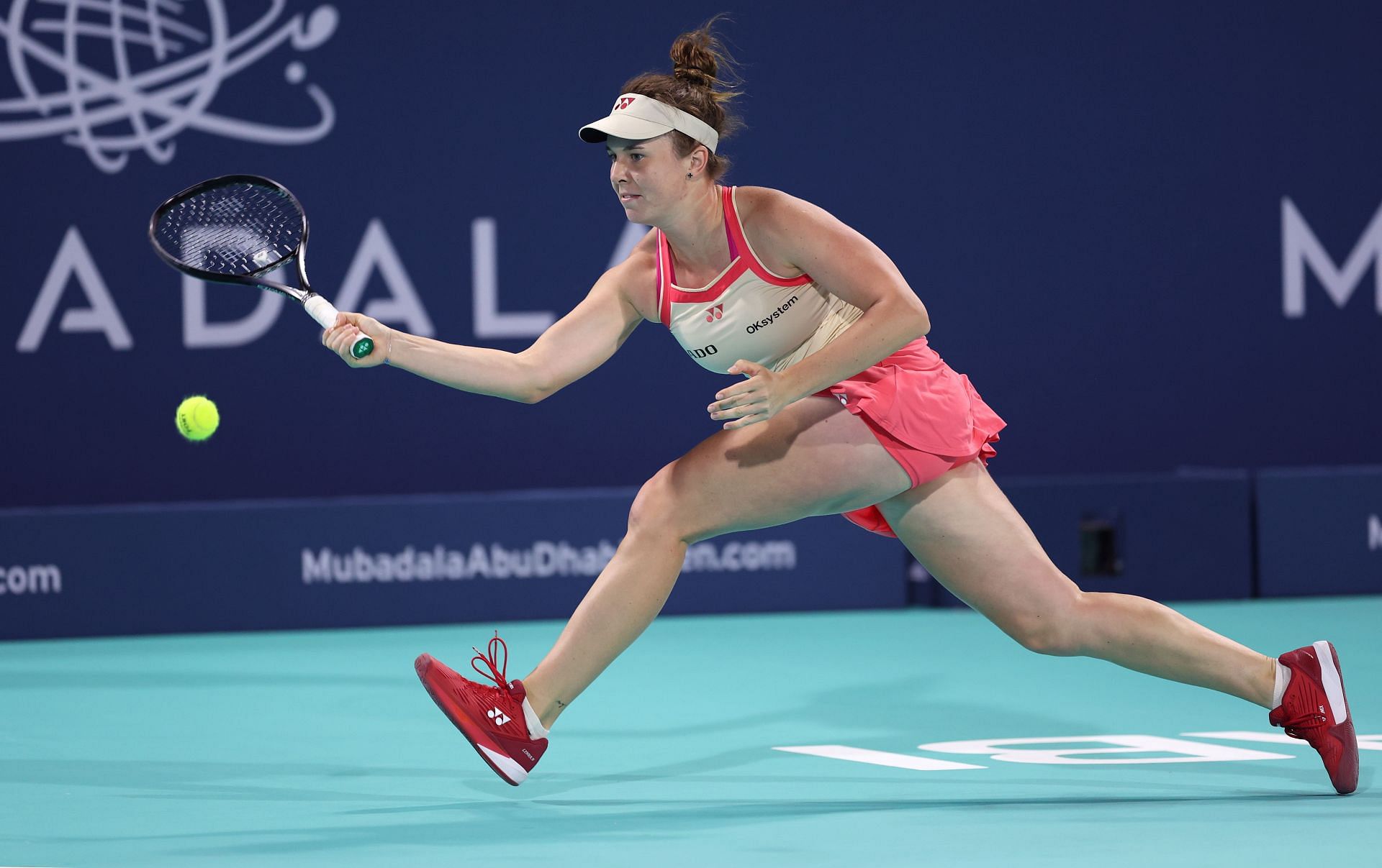 Noskova plays a forehand in the Mubadala Abu Dhabi Open - Source: Getty