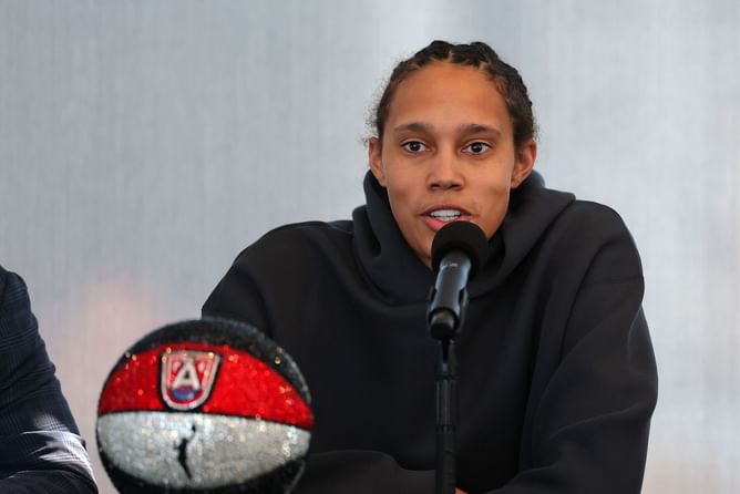 Dream star Brittney Griner drops 2-word caption to latest laidback fashion look