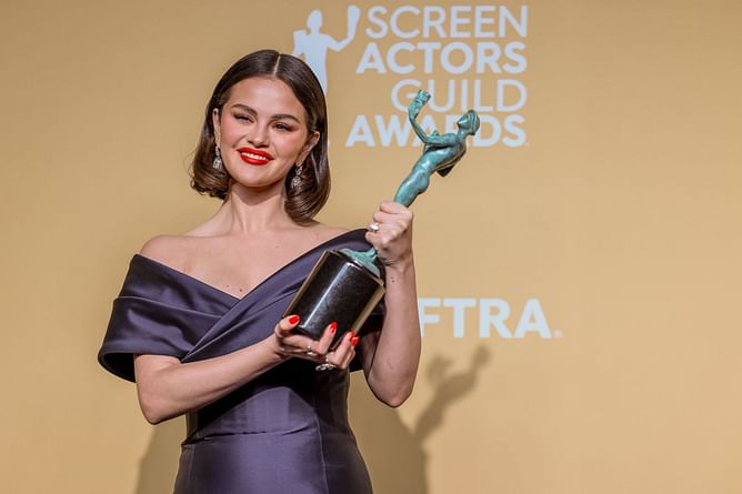 "You can never please everyone nor should you have to" - Taylor Lautner defends Selena Gomez against negative comments