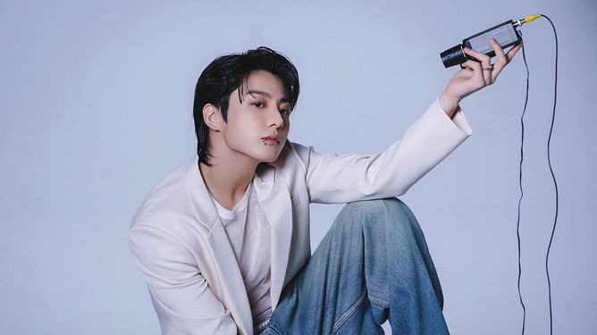 "DO YOUR JOB!!" – Fans slam HYBE and media for allegedly erasing BTS' Jungkook’s Spotify milestone, demand fair recognition