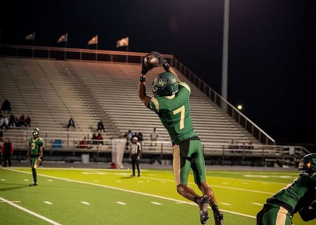 Desoto wide receiver Ethan Feaster #7 before a game. Image via @Boobiefeaster23 on X 