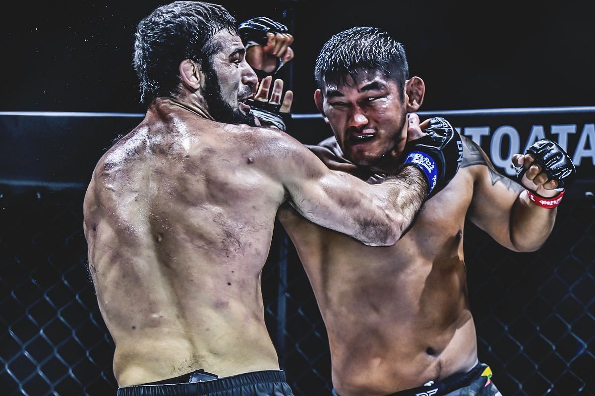 Aung La N Sang (R) vs Shamil Erdogan | Photo by ONE Championship