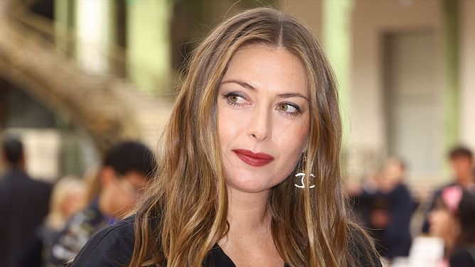 Maria Sharapova shows off her $2,700-worth luxury handbag in latest mirror selfie