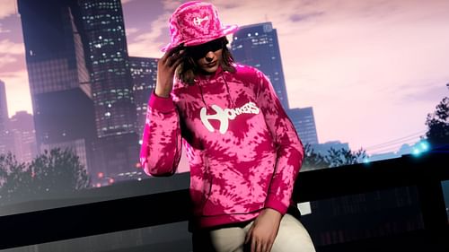A promotional picture of the free apparel included in the Plus benefits of February 2025 (Image via Rockstar Games)